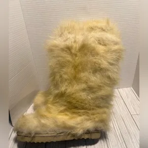 Donald Pliner Women's fur Boots size 8