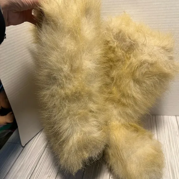 Donald Pliner Women's fur Boots size 8