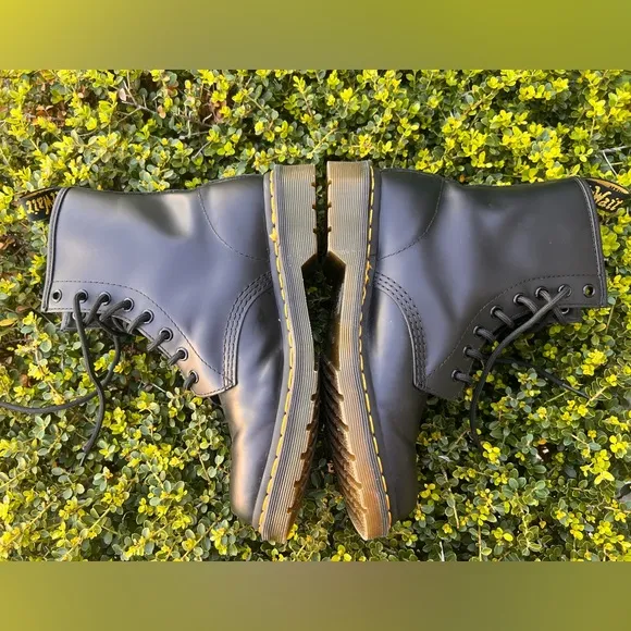 Dr Marten 1460 Boots Womens 8 Black Leather Moto Combat Grunge Rock And Roll NEW