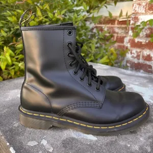 Dr Marten 1460 Boots Womens 8 Black Leather Moto Combat Grunge Rock And Roll NEW