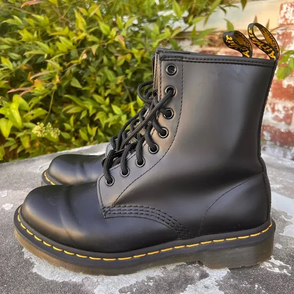 Dr Marten 1460 Boots Womens 8 Black Leather Moto Combat Grunge Rock And Roll NEW