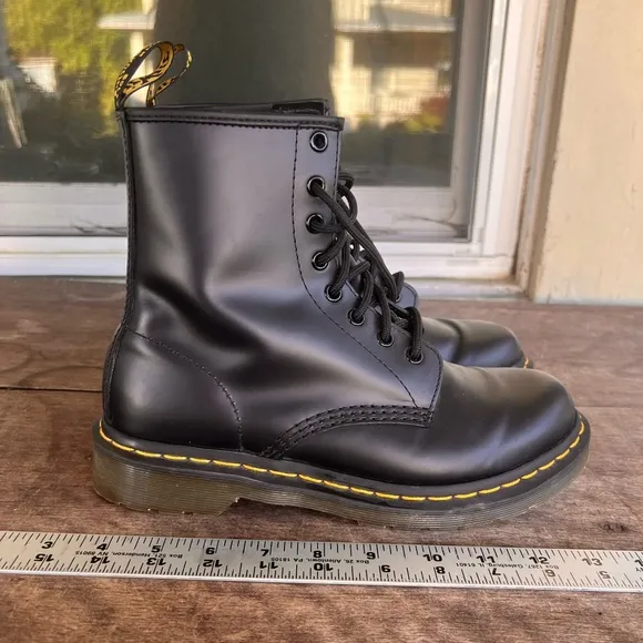 Dr Marten 1460 Boots Womens 8 Black Leather Moto Combat Grunge Rock And Roll NEW