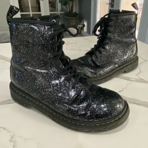 Dr Martens 1460 Black Cosmic lace up whit zipper Size 5 M women’s 6
