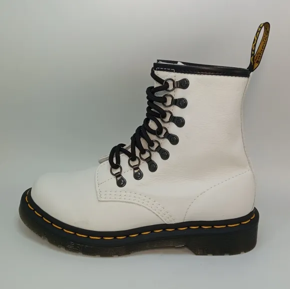 Dr. Martens 1460 LACED VIRGINIA LEATHER LACE UP BOOTS Size 6 in White