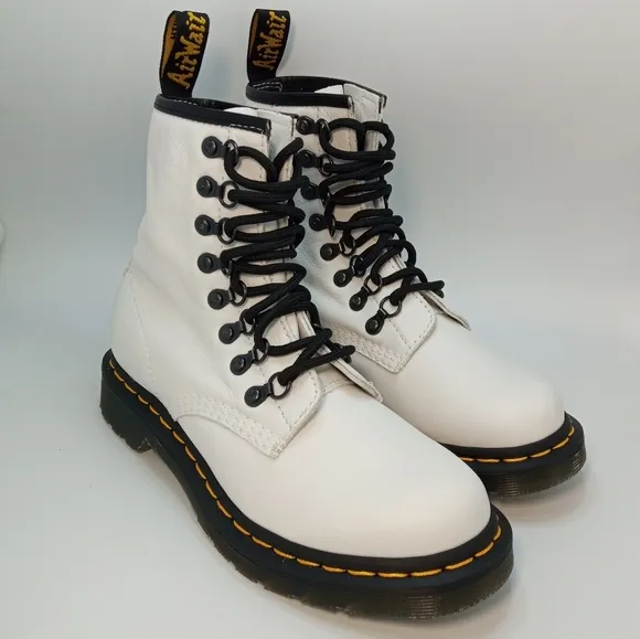 Dr. Martens 1460 LACED VIRGINIA LEATHER LACE UP BOOTS Size 6 in White