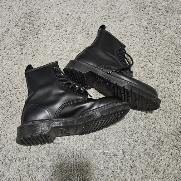 Dr Martens 1460 Mono black lace-up boots size W7/M6