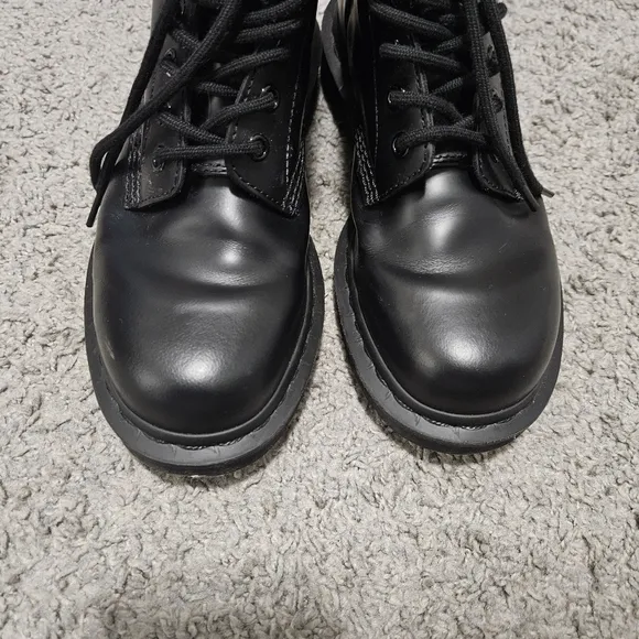 Dr Martens 1460 Mono black lace-up boots size W7/M6