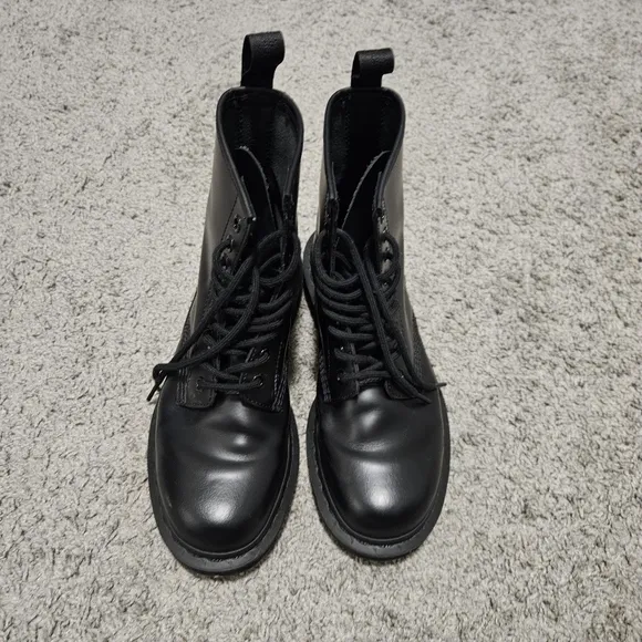 Dr Martens 1460 Mono black lace-up boots size W7/M6