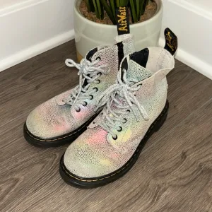 Dr. Martens 1460 Pascal T‎ Kids Rainbow Glitter Boots