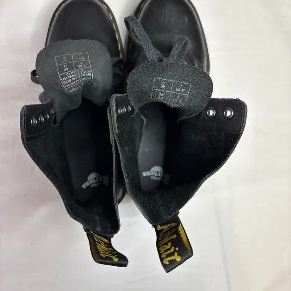 Dr. Martens 1460 Pascal Ziggy Air Wair Men 7, Woman 8, UK 6 Black Lace Up Boots.