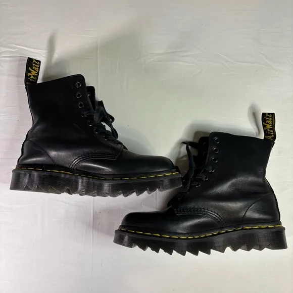 Dr. Martens 1460 Pascal Ziggy Air Wair Men 7, Woman 8, UK 6 Black Lace Up Boots.