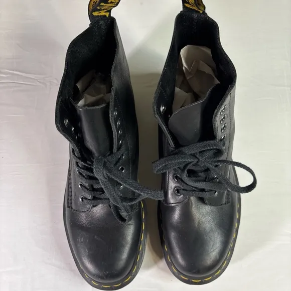 Dr. Martens 1460 Pascal Ziggy Air Wair Men 7, Woman 8, UK 6 Black Lace Up Boots.