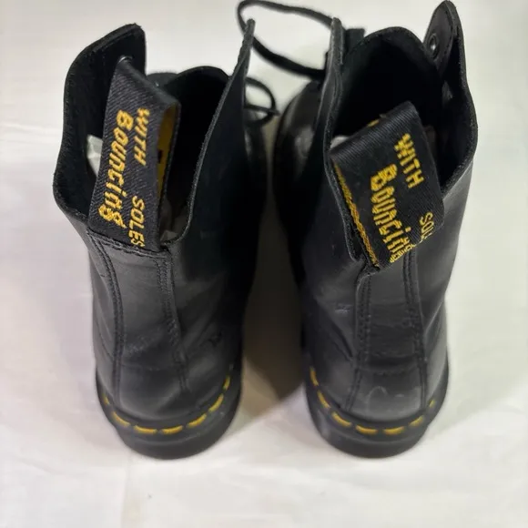 Dr. Martens 1460 Pascal Ziggy Air Wair Men 7, Woman 8, UK 6 Black Lace Up Boots.