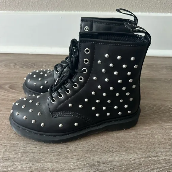 Dr. Martens 1460‎ Stud Wanama Leather Lace Up Boots