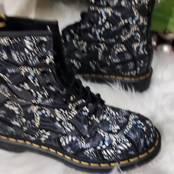 Dr Martens 1460 Women's Butterfly Print Suede Lace Up Women  Boots size5 New