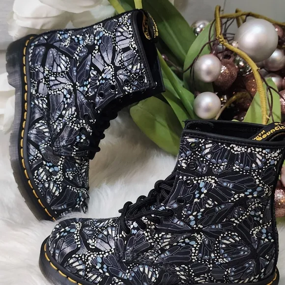 Dr Martens 1460 Women's Butterfly Print Suede Lace Up Women  Boots size5 New