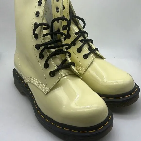 Dr. Martens 1460 WOMEN'S PATENT LAMPER LACE UP CREAM BOOTS Women size 6 NWB
