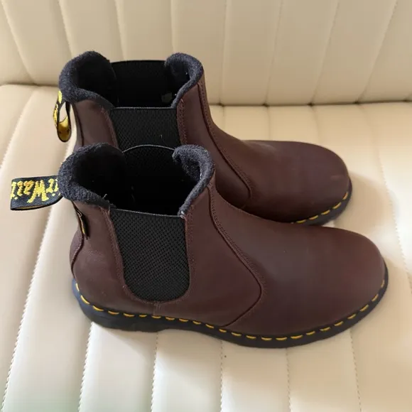 Dr. Martens 2976 Grizzly Fleece Lined Chelsea Boots Airwalk US 9M / US 10L
