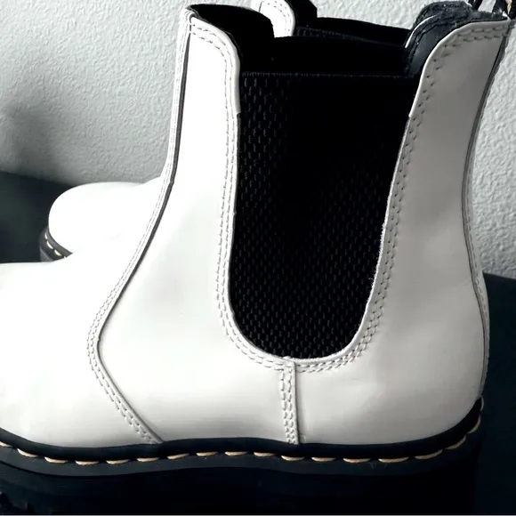 Dr Martens 2976 Quad Chelsea Boot Smooth Leather-White Women Size 10 Men Size 9