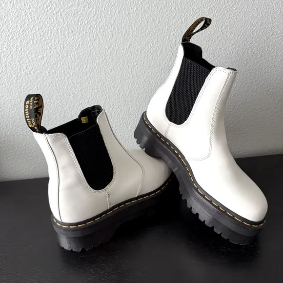 Dr Martens 2976 Quad Chelsea Boot Smooth Leather-White Women Size 10 Men Size 9