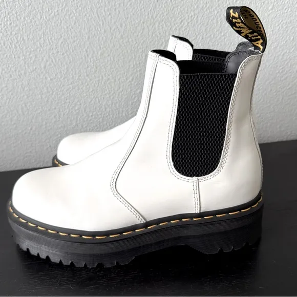 Dr Martens 2976 Quad Chelsea Boot Smooth Leather-White Women Size 10 Men Size 9