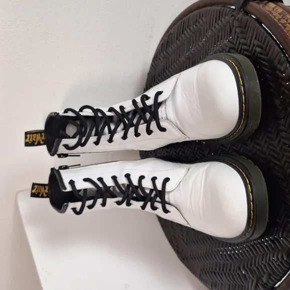 Dr Martens  8 eye  Leather Combat Boots White Women Size 6