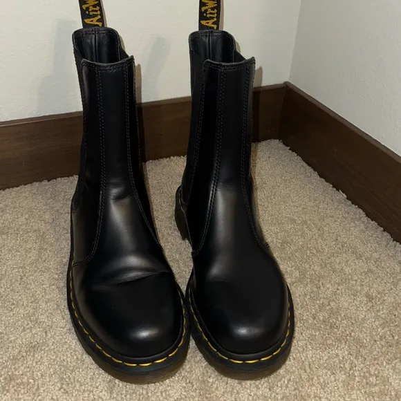 Dr. Martens Black Chelsea smooth 2976 HI NEW SZ 7 men/8 women’s (DISCONTINUED)
