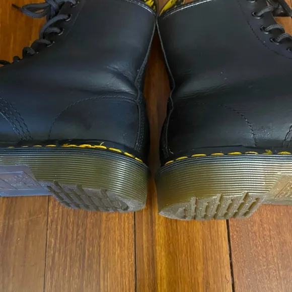 Dr. Martens Black Leather Boots women 7 - great condition