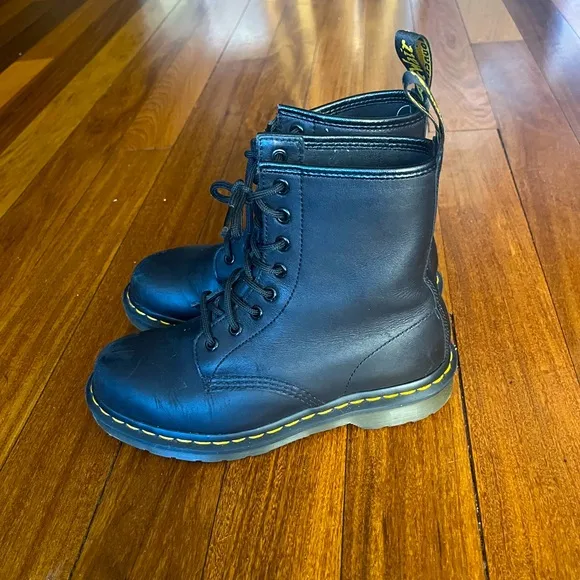 Dr. Martens Black Leather Boots women 7 - great condition