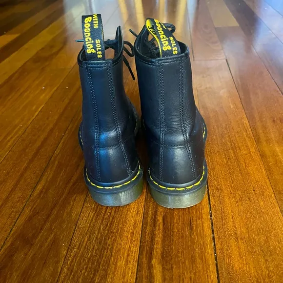 Dr. Martens Black Leather Boots women 7 - great condition