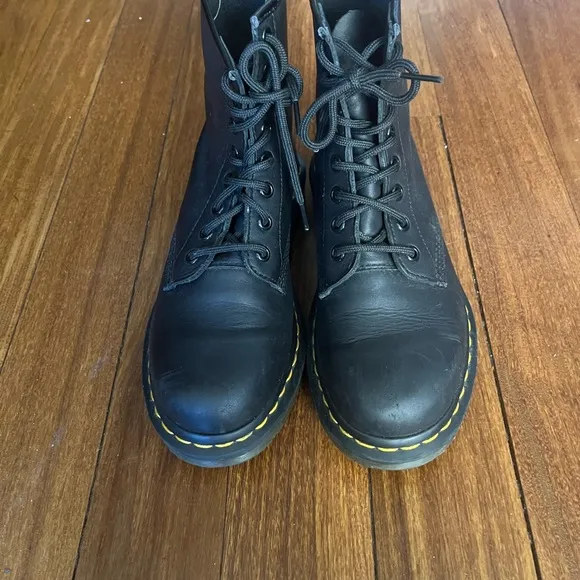Dr. Martens Black Leather Boots women 7 - great condition