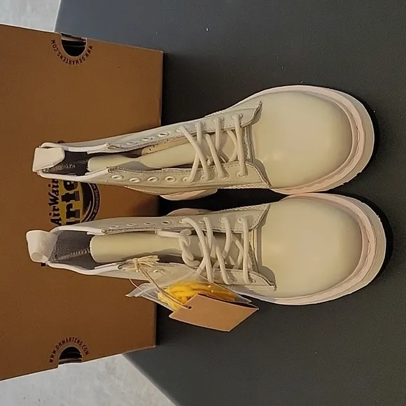 Dr. Martens Boots Men size 8 women 7 Brand New