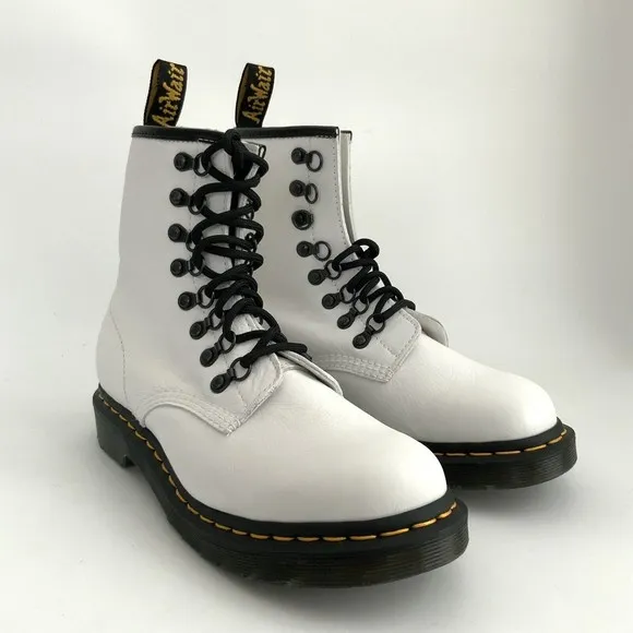 Dr. Martens Boots Women Size 8M White Pebbled Leather 1460 Laced 8-Eye