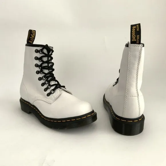 Dr. Martens Boots Women Size 8M White Pebbled Leather 1460 Laced 8-Eye