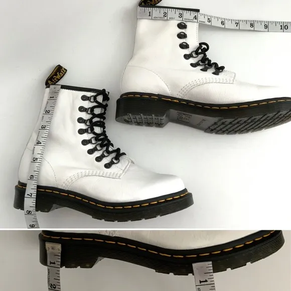 Dr. Martens Boots Women Size 8M White Pebbled Leather 1460 Laced 8-Eye