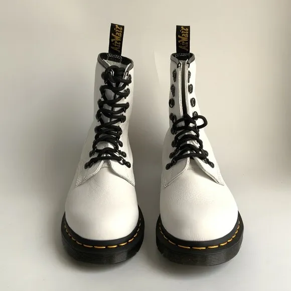 Dr. Martens Boots Women Size 8M White Pebbled Leather 1460 Laced 8-Eye