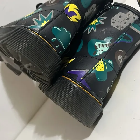 Dr. Martens Boy's 1460 (Big Kid) Size 4 Women Size 5