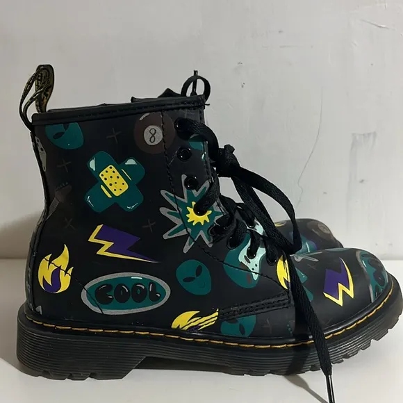 Dr. Martens Boy's 1460 (Big Kid) Size 4 Women Size 5