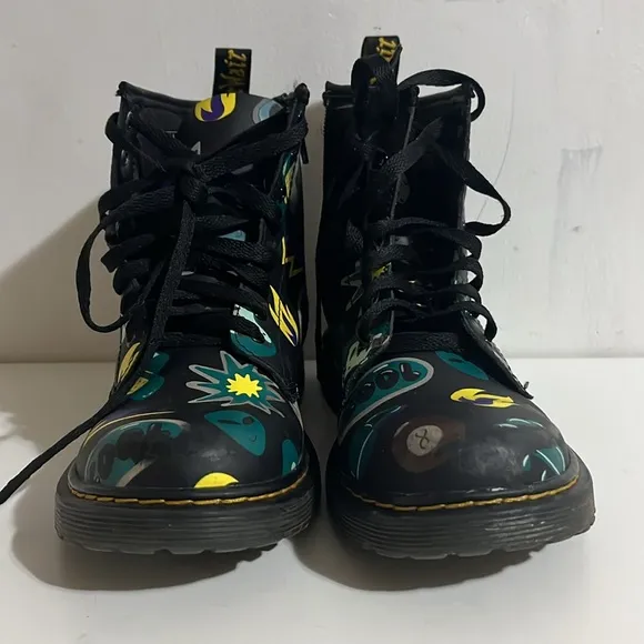 Dr. Martens Boy's 1460 (Big Kid) Size 4 Women Size 5