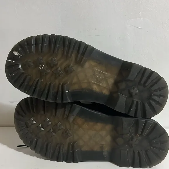 Dr. Martens Boy's 1460 (Big Kid) Size 4 Women Size 5