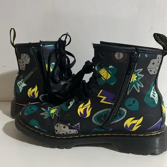 Dr. Martens Boy's 1460 (Big Kid) Size 4 Women Size 5