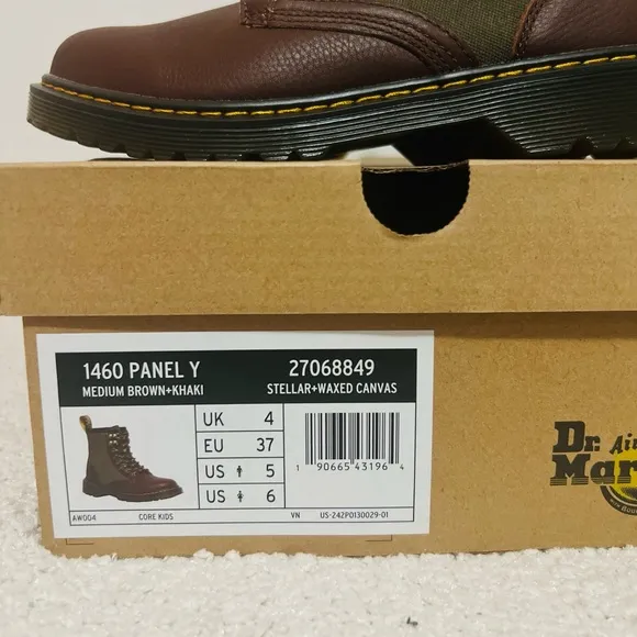 Dr. Martens combat boots for youth (wome 6.5)