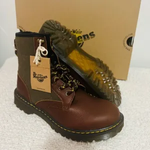 Dr. Martens combat boots for youth (wome 6.5)