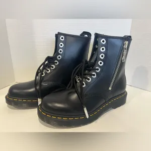Dr Martens Doc Martens 1460 Zip SMOOTH LEATHER LACE UP BOOTS Size W7 / M6 NEW!