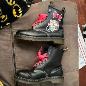 Dr Martens Hello Kitty &amp; Friends 60th Anniversary Limited Edition Size 9 womans