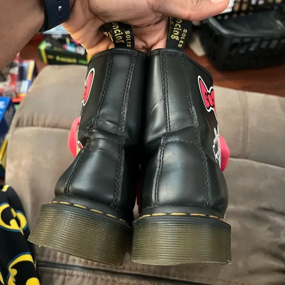 Dr Martens Hello Kitty &amp; Friends 60th Anniversary Limited Edition Size 9 womans