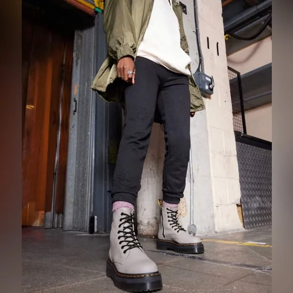 Dr. Martens Jadon III Pisa Leather Platform Gray Combat Boots Women 10, Men 9