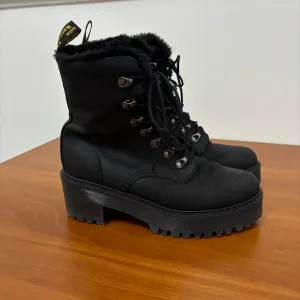 Dr Martens Leona Faux Fur Platform Leather Boots Womens 8 Lace Up Heel Black