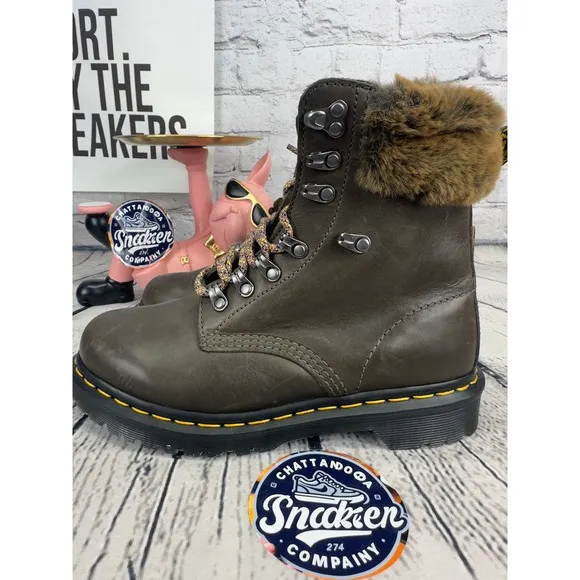 Dr Martens Serena Combat Boots Womens Size 7 Brown Leather Faux Fur Collar NEW