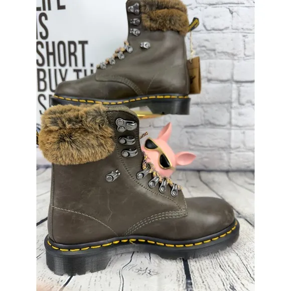 Dr Martens Serena Combat Boots Womens Size 7 Brown Leather Faux Fur Collar NEW